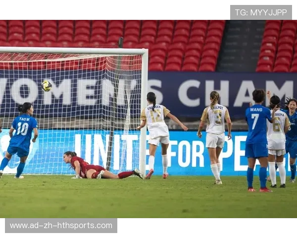 切尔西连续传切打穿防线,前锋冷静推射,展现强大进攻实力 切尔西连续传切打穿防线,前锋冷静推射,展现强大进攻实力