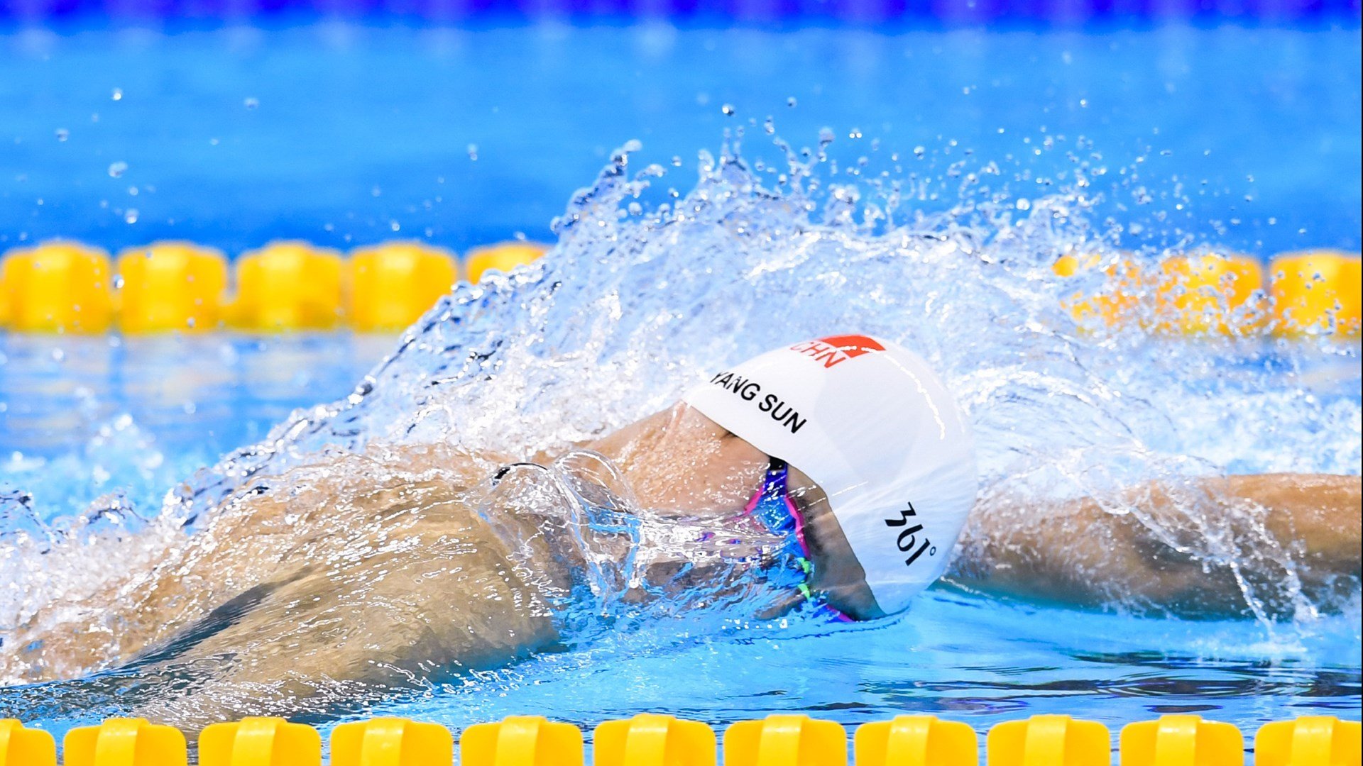 男子国家队加强体能训练提升耐力爆发力，男子体能训练方法